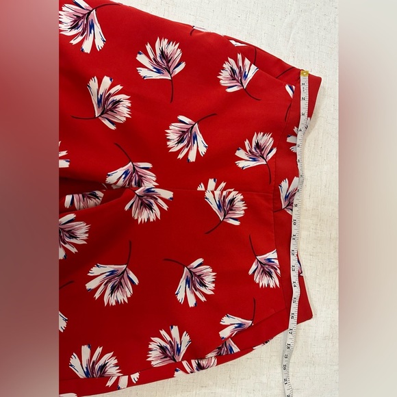 Express Red Floral Ankle Pants ♥️🤍 - Picture 10 of 13